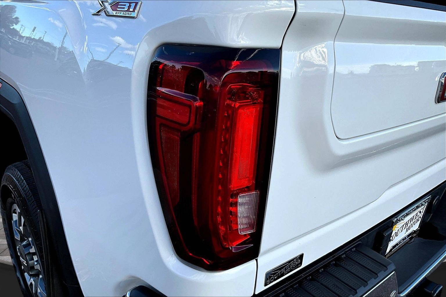 Used 2022 GMC Sierra 3500 SLT w/ SLT Premium Package AWD/4WD image 25