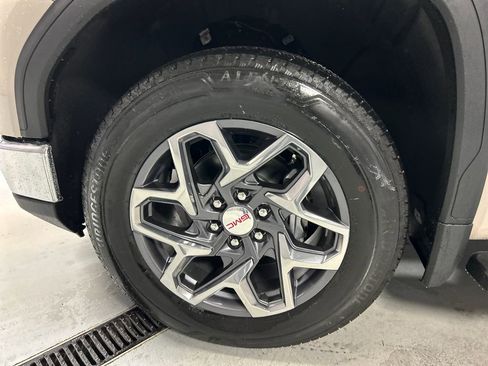 New 2026 GMC Sierra 1500 SLE image 9