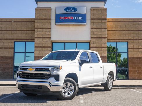 Used 2023 Chevrolet Silverado 1500 LT image 2