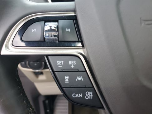 Used 2021 Lincoln Nautilus FWD image 11