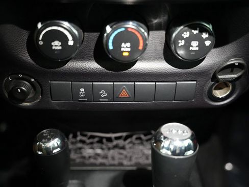 Used 2016 Jeep Wrangler Sport image 24