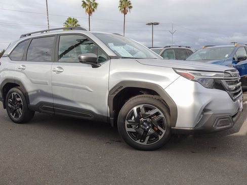 Used 2025 Subaru Forester Limited image 4