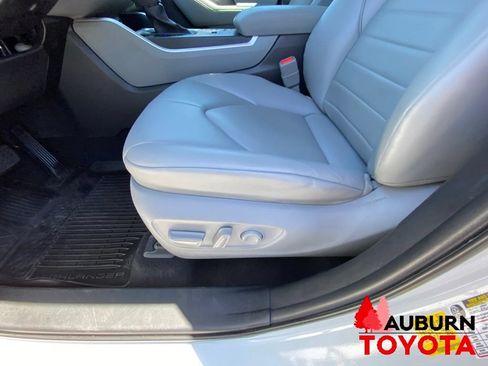 Used 2022 Toyota Highlander XLE AWD/4WD image 39