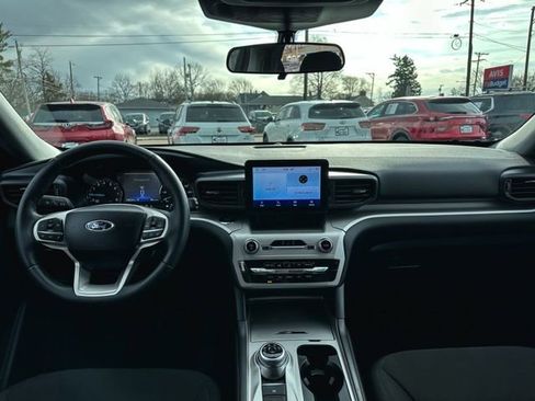 Used 2024 Ford Explorer XLT image 19