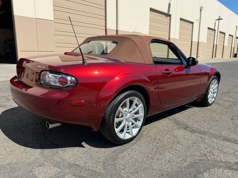 Used 2006 MAZDA MX-5 Miata Grand Touring w/ Premium Pkg RWD image 23