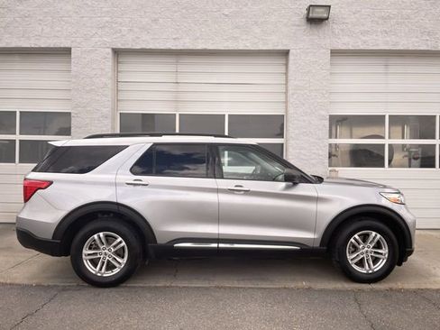 Used 2024 Ford Explorer XLT w/ Equipment Group 202A AWD/4WD image 1