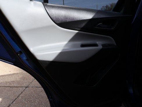 Used 2022 Chevrolet Equinox LT image 18