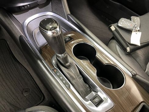 Used 2018 Chevrolet Malibu Premier w/ Premier Sun and Wheel Package image 33