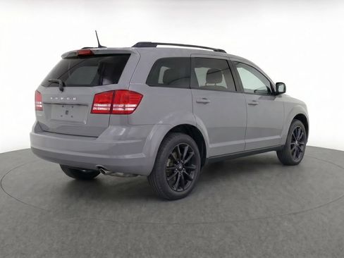 Used 2020 Dodge Journey SE w/ SE Popular Equipment Group FWD image 4