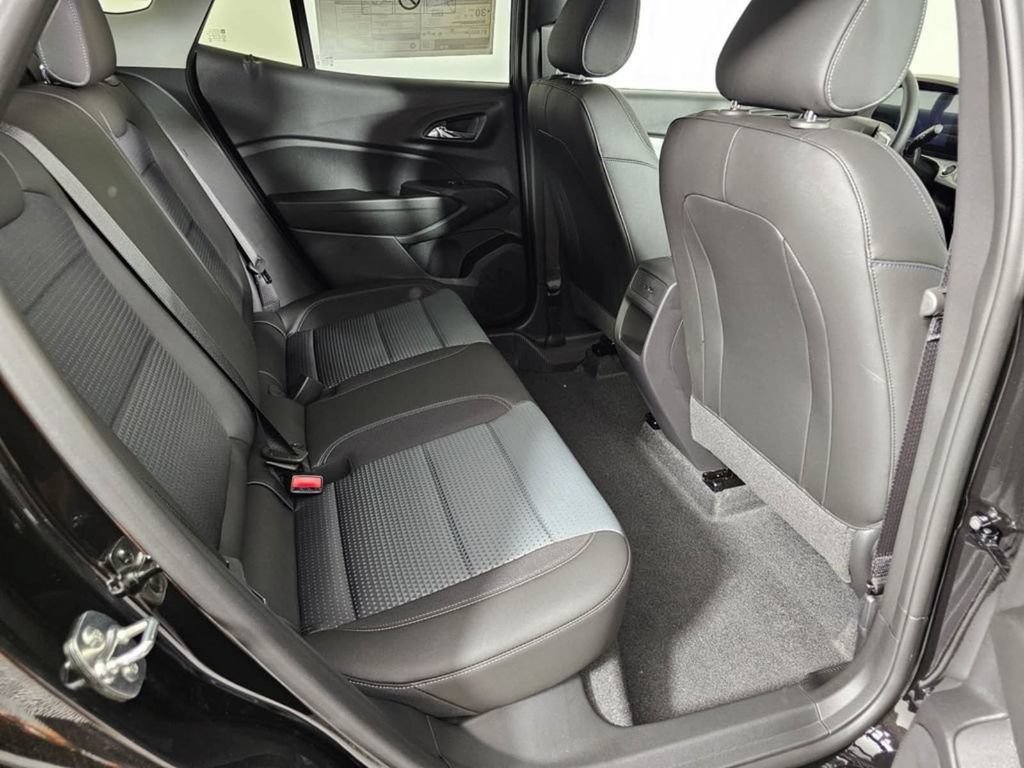 Used 2026 Chevrolet Trax LT w/ LT Convenience Package FWD image 14