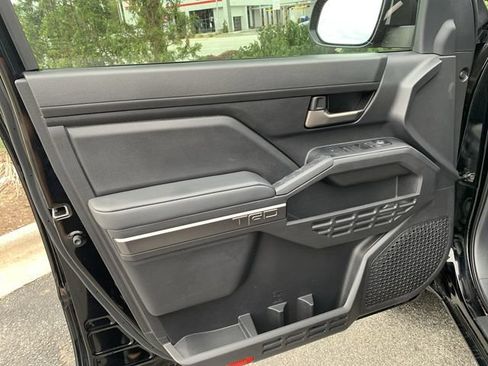 Certified 2024 Toyota Tacoma TRD Off-Road AWD/4WD image 17