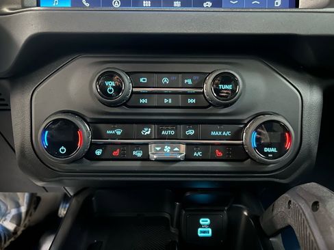 Used 2025 Ford Bronco Badlands image 19