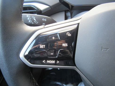 Used 2023 Volkswagen ID.4 2WD image 34