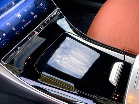 Used 2025 Mercedes-Benz C 300 4MATIC Sedan image 13