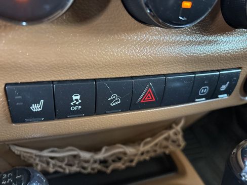Used 2011 Jeep Wrangler Rubicon w/ Dual Top Group AWD/4WD image 22