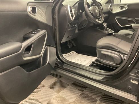 Used 2020 Kia Soul LX FWD image 12