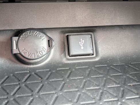 Used 2021 Toyota RAV4 LE AWD/4WD image 33