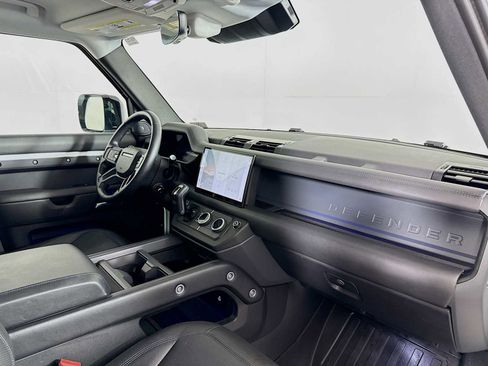 Used 2025 Land Rover Defender 110 S image 28