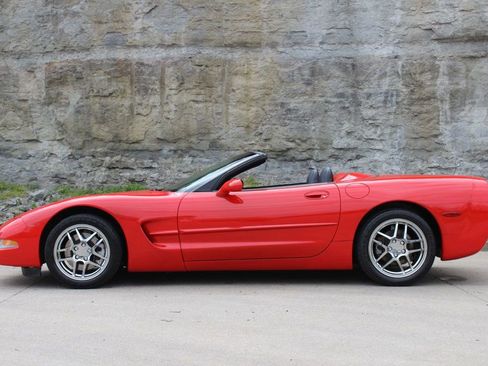 Used 1998 Chevrolet Corvette Convertible w/ Performance Handling Pkg image 13