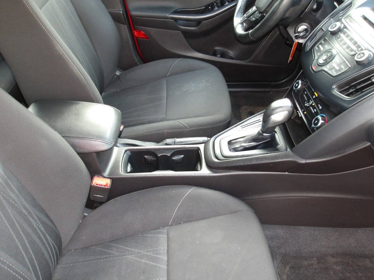 Used 2015 Ford Focus SE w/ SE Sport Package FWD image 20