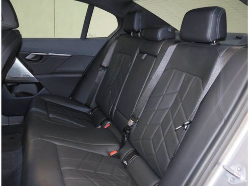 Certified 2025 BMW i5 eDrive40i w/ Premium Package RWD image 16