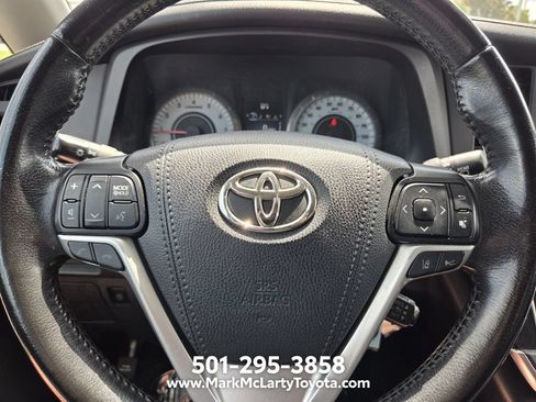 Used 2019 Toyota Sienna SE FWD image 19