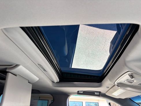 Used 2017 Cadillac Escalade Premium Luxury image 20