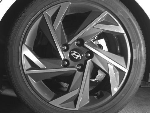 Used 2025 Hyundai Elantra Limited image 14