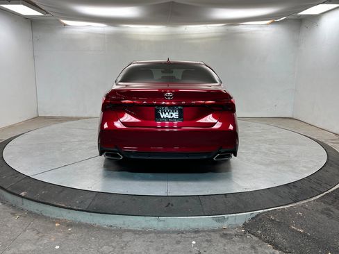 Used 2020 Toyota Avalon Limited image 5