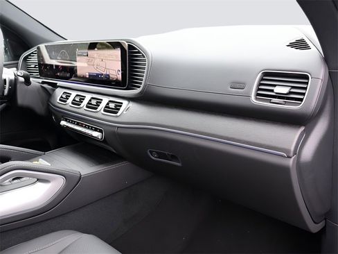 Certified 2025 Mercedes-Benz GLS 450 4MATIC image 11