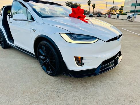 Used 2020 Tesla Model X Long Range image 8