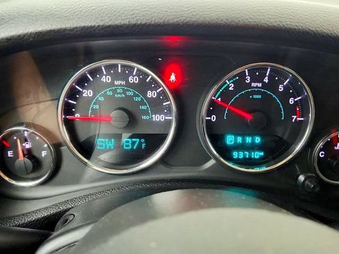 Used 2015 Jeep Wrangler Unlimited Sahara w/ Connectivity Group AWD/4WD image 13