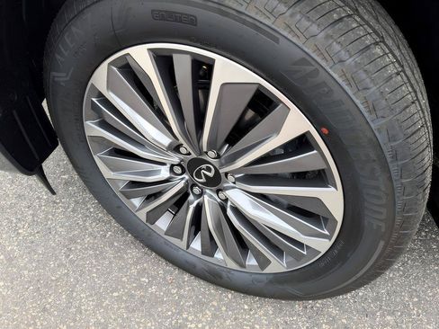 Certified 2026 INFINITI QX80 Luxe AWD/4WD image 8