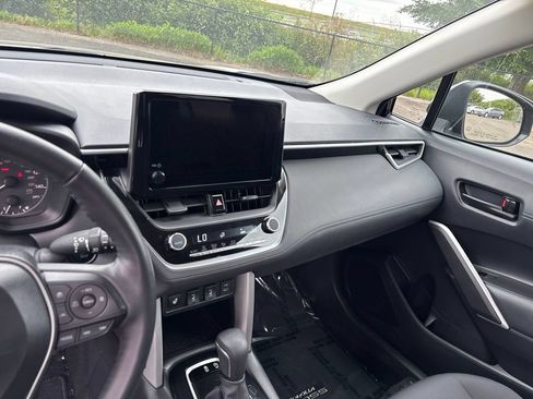 Used 2025 Toyota Corolla Cross LE AWD/4WD image 10