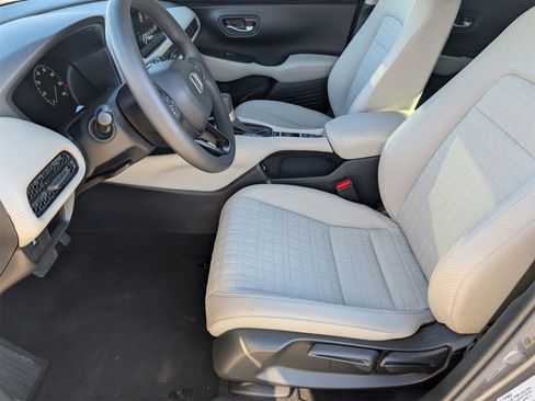 Used 2023 Honda HR-V LX image 9