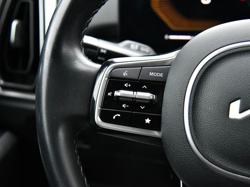 Used 2025 Kia Sorento S image 37