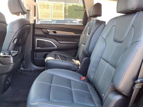 Certified 2022 Kia Telluride EX w/ EX Premium Package FWD image 11