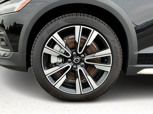 New 2026 Volvo V60 B5 Cross Country Ultra w/ Protection Package Premier image 13