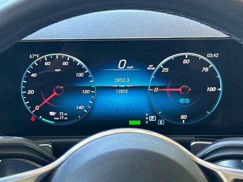 Used 2023 Mercedes-Benz EQB 300 4MATIC image 18
