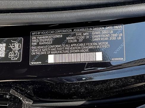 New 2026 Volvo XC60 T8 Plus w/ Protection Package Premier image 22