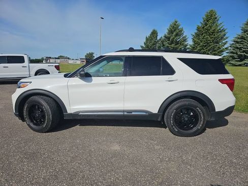 Used 2022 Ford Explorer XLT w/ Class IV Trailer Tow Package AWD/4WD image 2