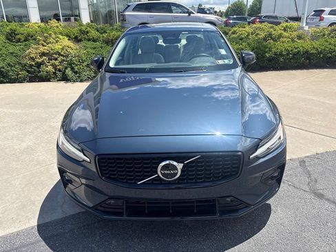 Used 2023 Volvo S60 B5 Plus w/ Climate Package FWD image 3