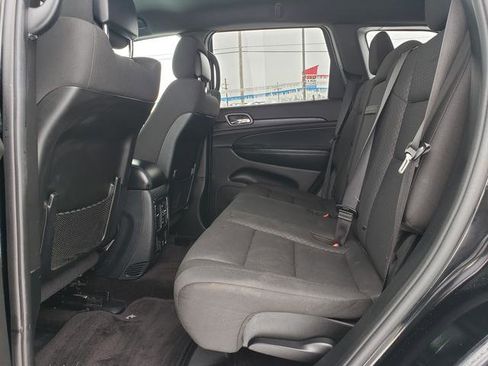 Used 2019 Jeep Grand Cherokee Laredo image 12