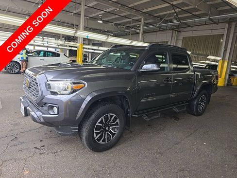 Used 2020 Toyota Tacoma TRD Sport w/ Technology Package RWD image 3