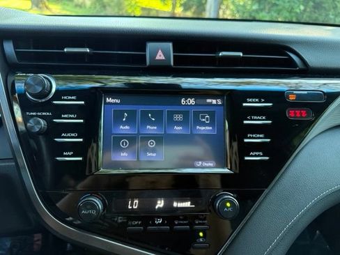 Used 2019 Toyota Camry SE FWD image 17