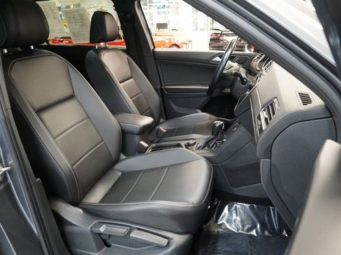 Used 2021 Volkswagen Tiguan SE R-Line image 33