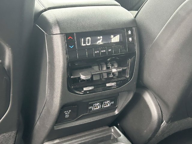 Used 2025 Jeep Grand Cherokee L Altitude RWD image 12