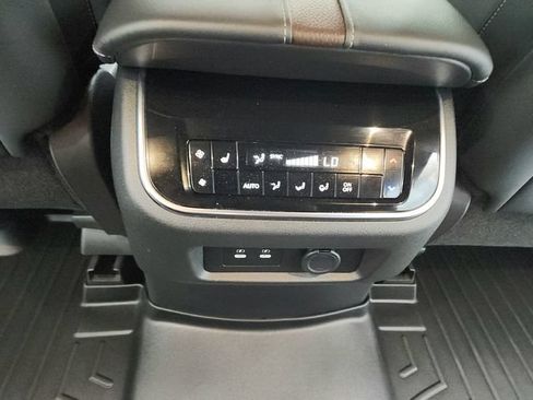 Used 2025 Nissan Armada Platinum Reserve AWD/4WD image 37