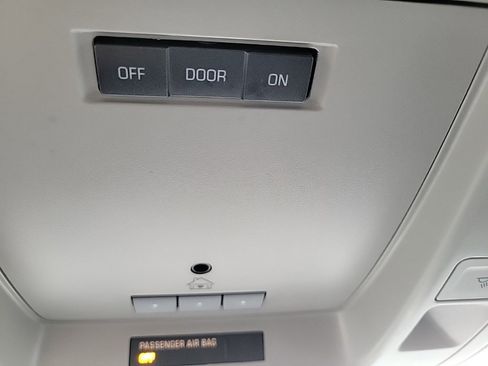 Used 2017 GMC Sierra 1500 SLE w/ SLE Value Package image 13