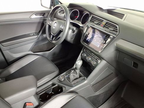 Used 2020 Volkswagen Tiguan SE w/ Panoramic Sunroof Package AWD/4WD image 7